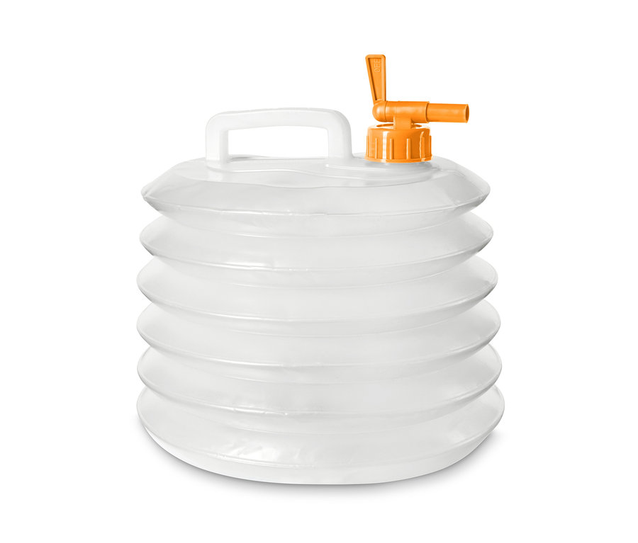 Ein leerer, faltbarer Wasserkanister, ca. 10 l, mit orangefarbenem Hahn.