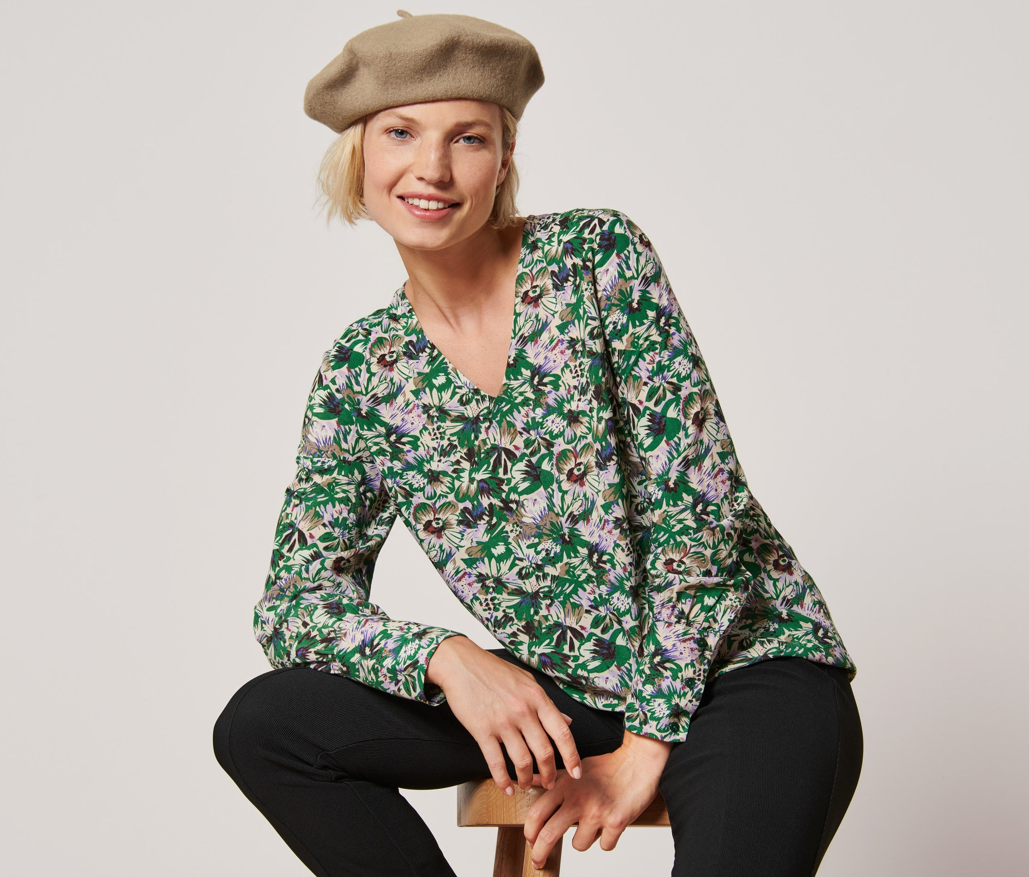 Thumbnail - Tchibo - Bluse mit Alloverprint - Damen - Gr. 34 - beige/geblümt
