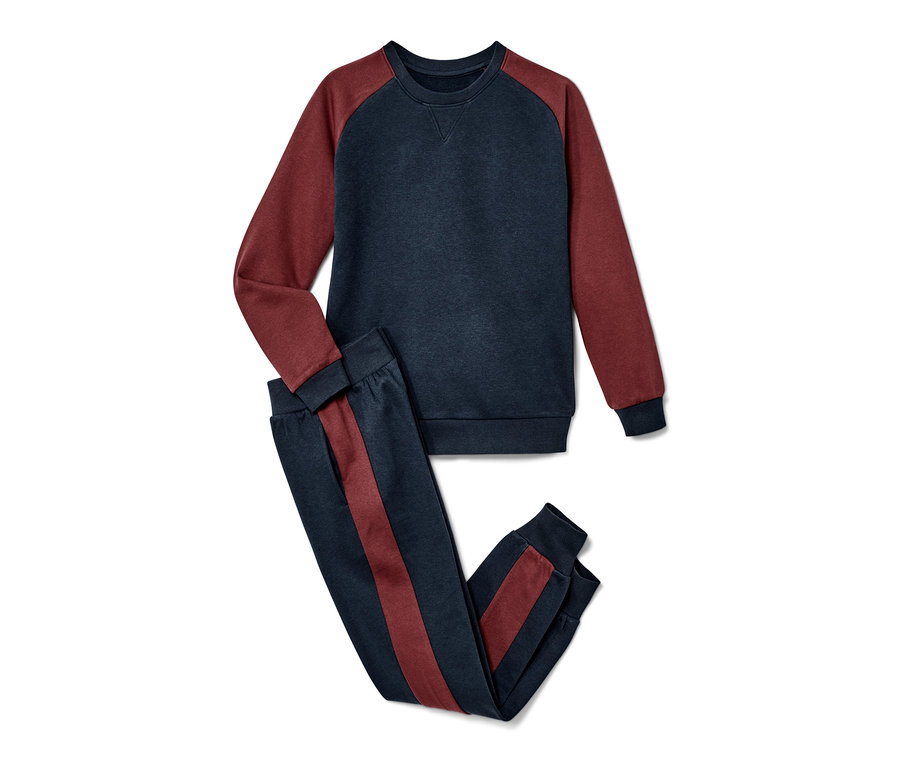 Kinder-Sweat-Kombi, bestehend aus einem marineblauen Oberteil mit burgunderroten Ärmeln und einer marineblauen Hose mit burgunderroten Streifen.