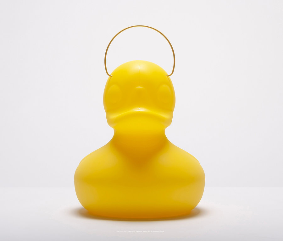 Gelbe Goodnight Light LED-Leuchte »Ente« S in Entenform mit Drahtgriff.