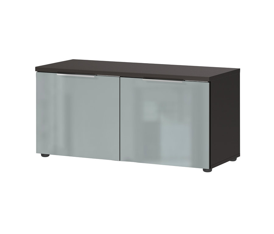 Eine schwarzgraue Schuhbank »Nordlia« mit zwei grauen Türen und silbernen Griffen.