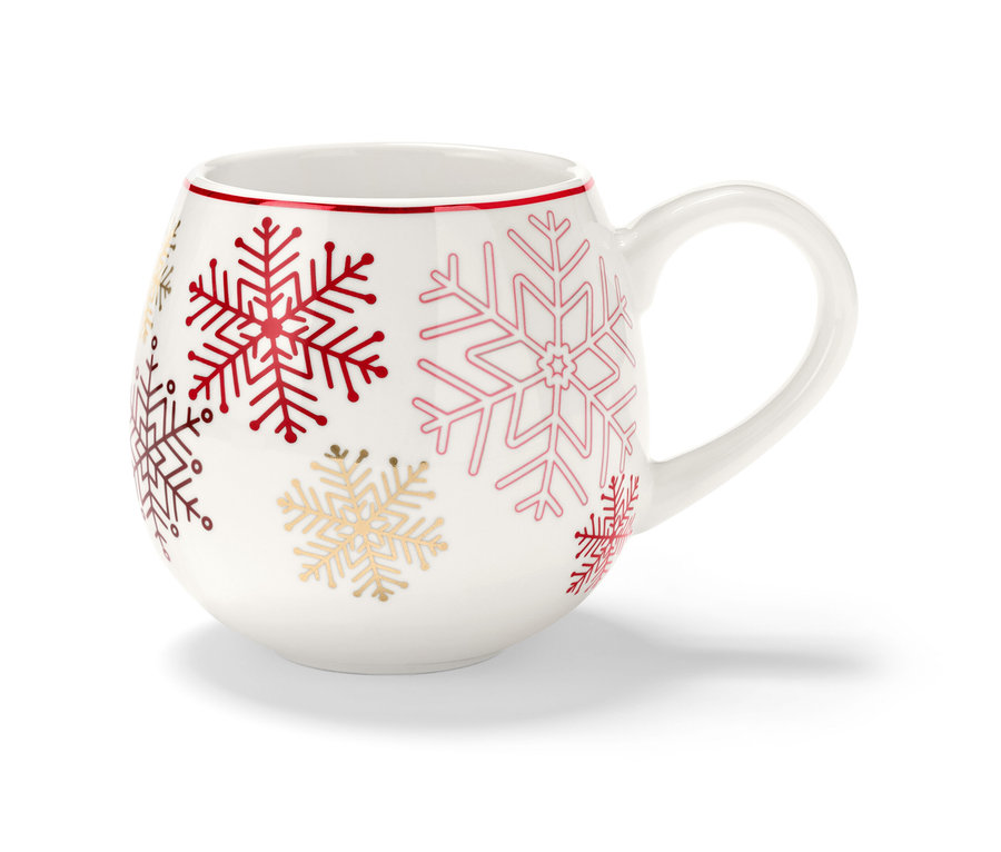 Eine XL-Tasse mit rotem Rand und verschiedenfarbigen Schneeflocken.
