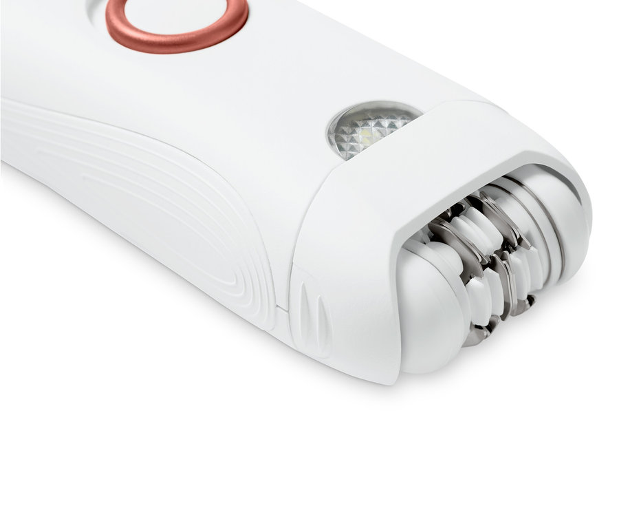 Detailaufnahme eines weißen Gesichtsepilierers.