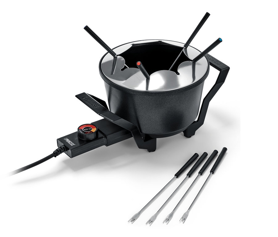 Schwarzes Fondue-Set mit silbernen Gabeln.