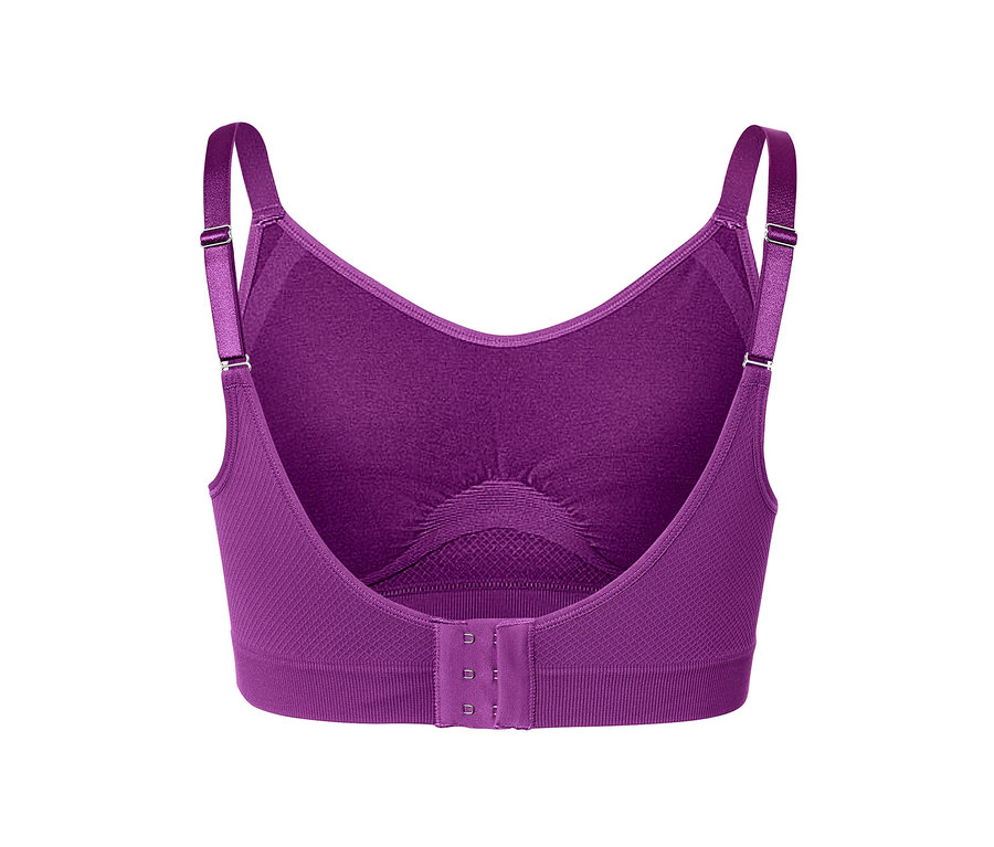 Detail der Rückseite eines Seamless-Sport-BHs in Beere mit dreifachem Hakenverschluss.
