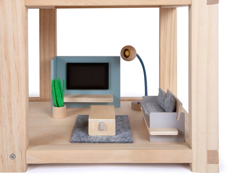 Nahaufnahme von Möbeln im small foot Puppenhaus Natur.