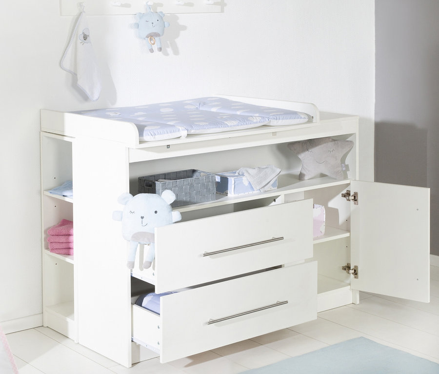 Weißes roba Kinderzimmer-Set »Maren« mit Bett, breiter Wickelkommode und 3-türigem Schrank.