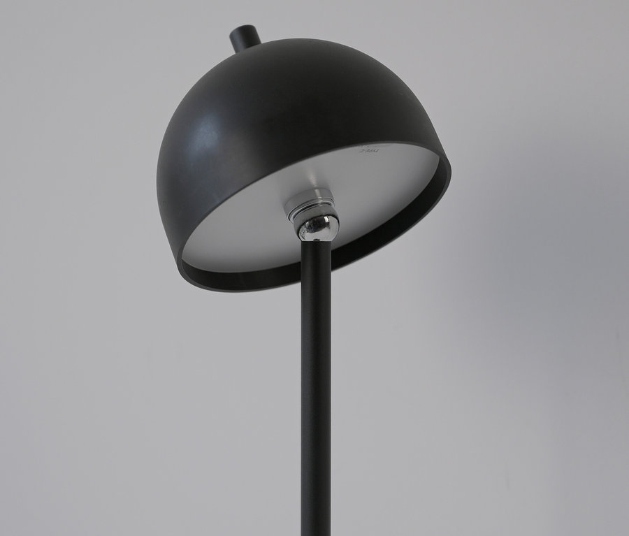 Nahaufnahme der SCHÖNER WOHNEN-Kollektion Akku-Stehleuchte »Bellis« in Sandbrise.