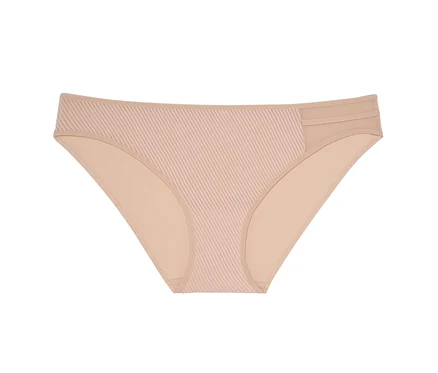 Ein Passionata Slip »Nais«, Farbe Dune, liegt auf einem weißen Hintergrund.