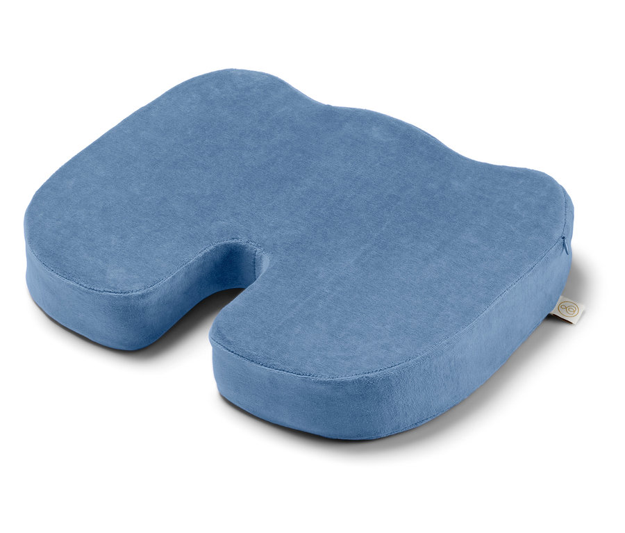 Ein blaues Sitzkissen mit einer Aussparung in der Mitte.
