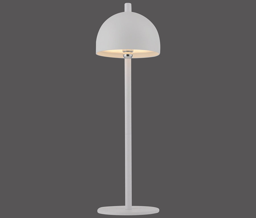 Eine weiße Lampe mit halbkugelförmigem Schirm und rundem Fuß.
