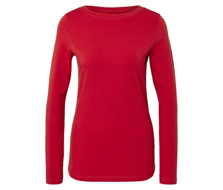 Ein rotes Langarmshirt liegt auf einem weißen Hintergrund.