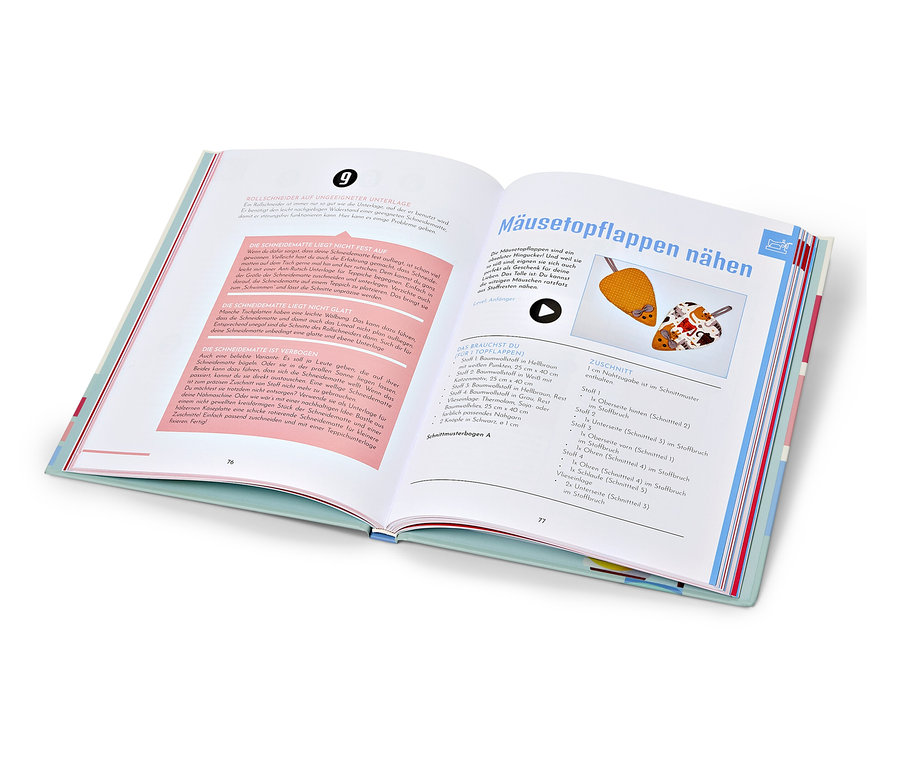 Aufgeschlagenes Buch »Näh doch einfach« mit Nähanleitung.