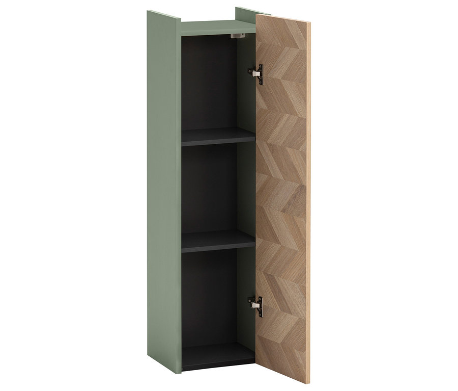 Ein grüner, hängender Badezimmerschrank mit offenstehender Holztür und drei Regalböden.