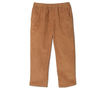 Eine einzelne, hellbraune Cordhose mit Gummizugbund liegt auf einem weißen Hintergrund.