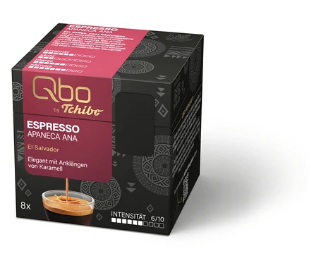 Schwarze Qbo by Tchibo Espresso Apaneca Ana Kaffeekapselpackung mit rotem Etikett, das „El Salvador“, „Elegant mit Anklängen von Karamell“, „8x“ und „Intensität 6/10“ anzeigt. Eine Tasse Espresso ist ebenfalls abgebildet.