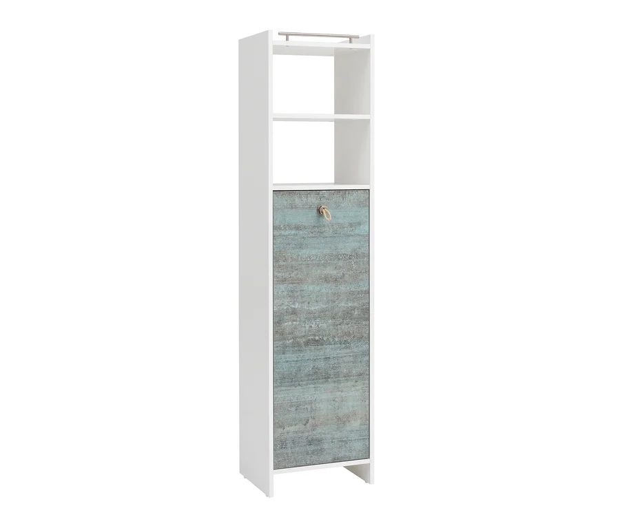 Weißer Hochschrank »Sailor« mit blau-grau gemusterter Tür und Holzgriff.