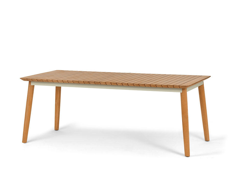 Ausziehbarer Teak-Gartentisch mit Lattenrost und vier Beinen.