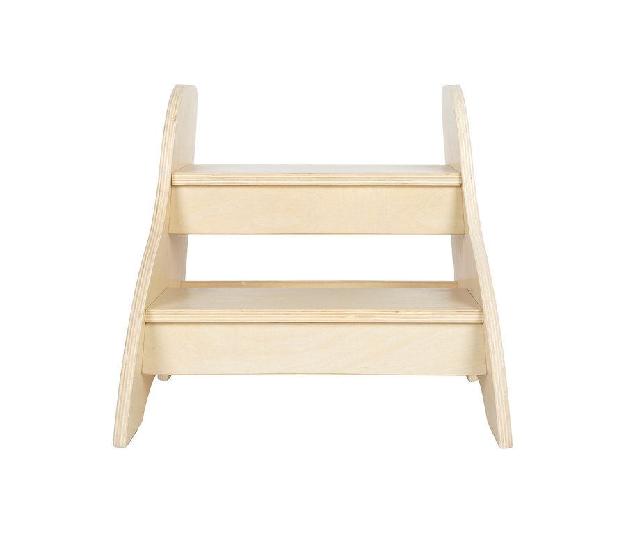 Heller, zweistufiger Tritthocker aus Holz.