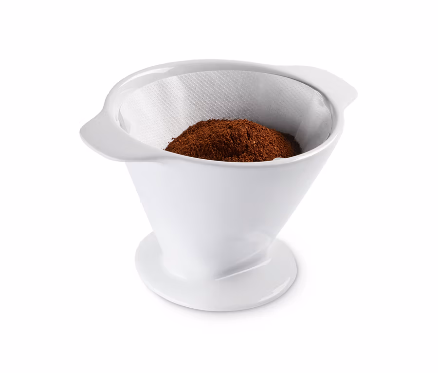 Weißer Kaffeefilter, Gr. 4, mit Kaffeesatz.