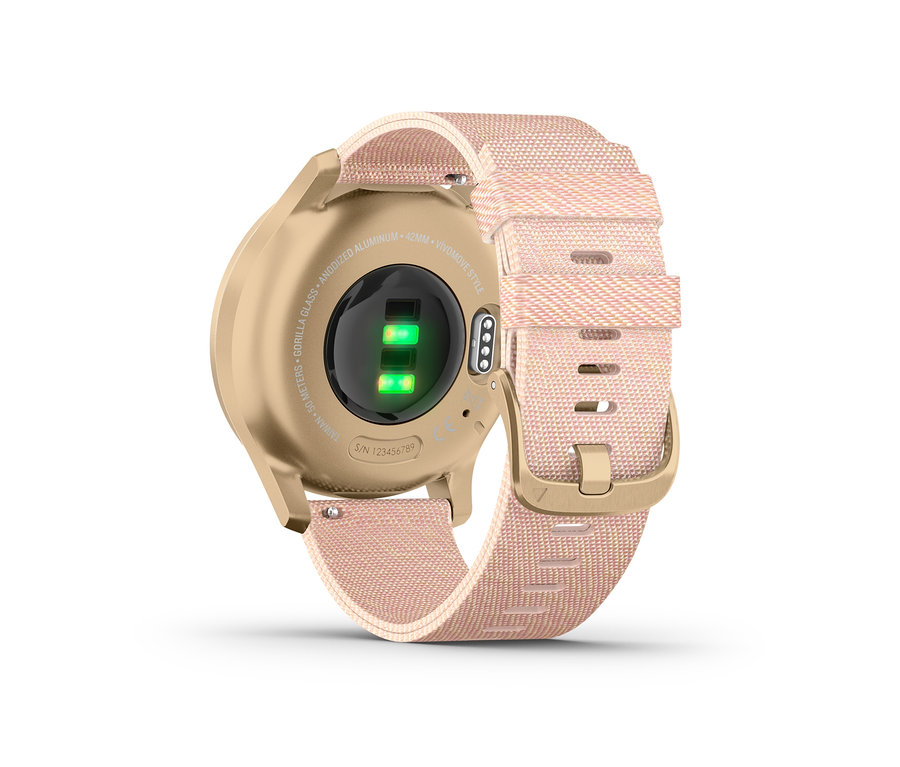 Detailansicht einer roségoldfarben/weißen Garmin Vivomove Style Smartwatch.
