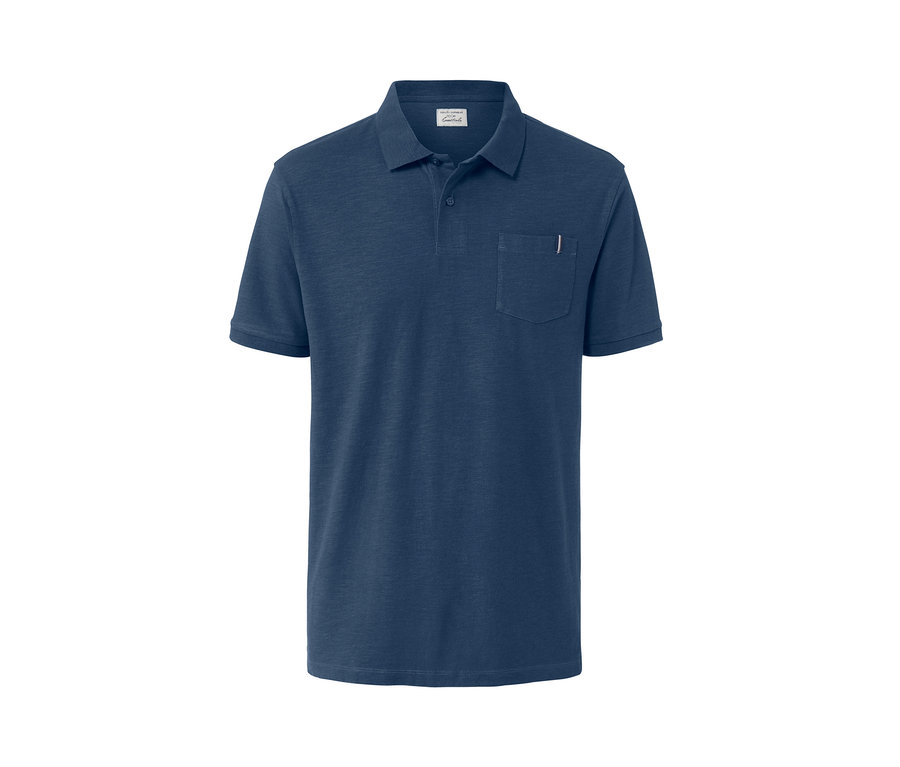 Blaues Poloshirt mit Strukturgarn.