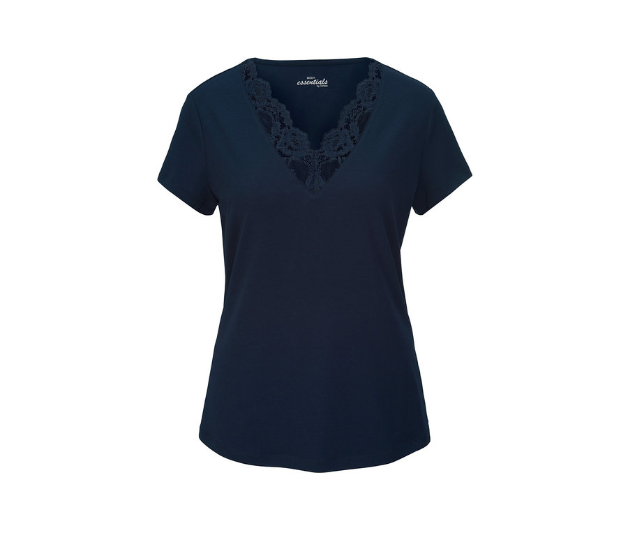 Marineblauer 3/4-Pyjama mit Spitze am Ausschnitt.