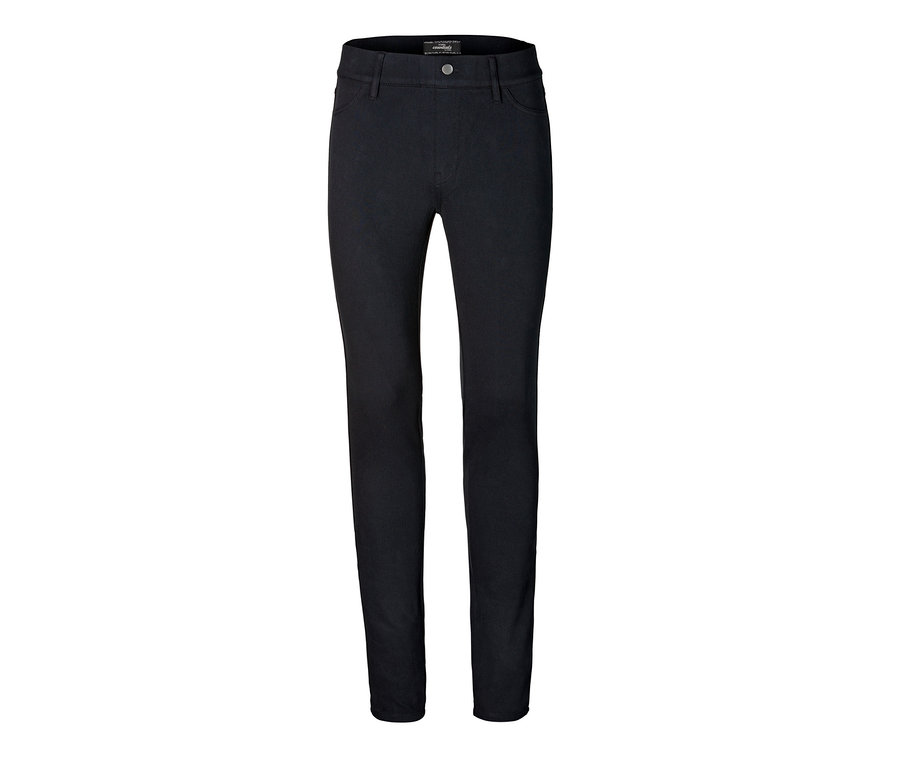 Schwarze Jeggings.