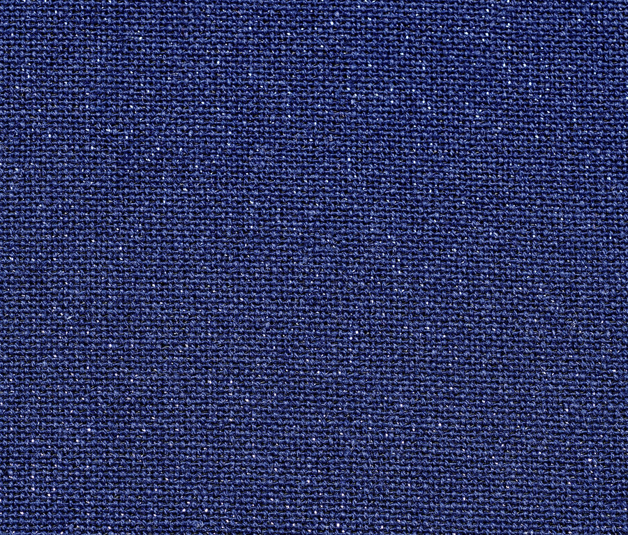 Nahaufnahme einer blauen Tischdecke.
