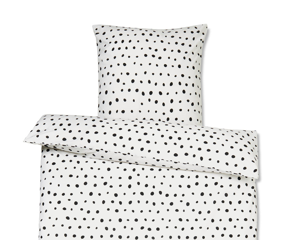 Bettwäsche mit schwarzen Punkten, eine Renforcé-Bettwäsche in Normalgröße und eine Renforcé-Bettwäsche in Übergröße.