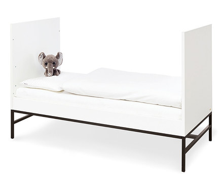 Pinolino Kinderbett »Steel« mit Plüsch Elefant auf dem Kissen.