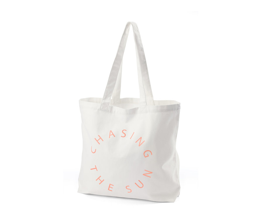 Weißer Canvas-Shopper mit dem rosafarbenen Aufdruck "CHASING THE SUN".