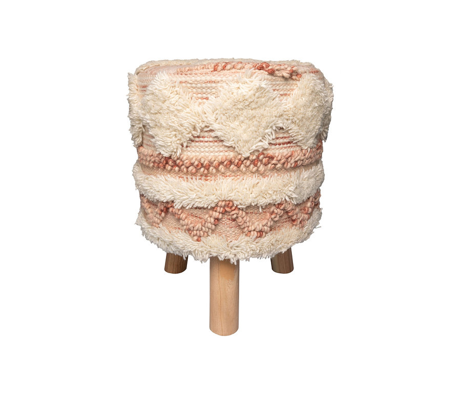 Ein rosa-cremefarbener Hocker »Bohist« mit drei Holzbeinen.