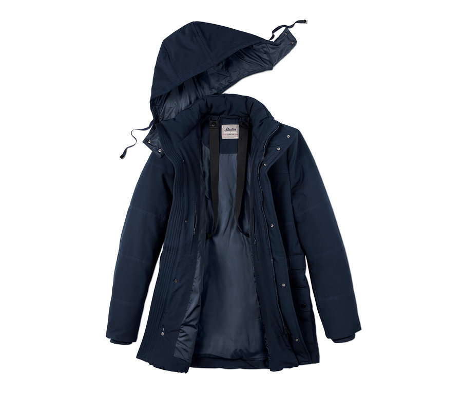Marineblaue Parka mit Kapuze.