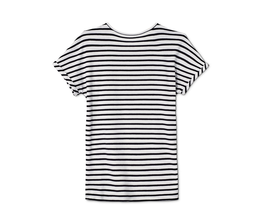 Mädchen-Pyjama mit schwarzen und weißen Streifen.
