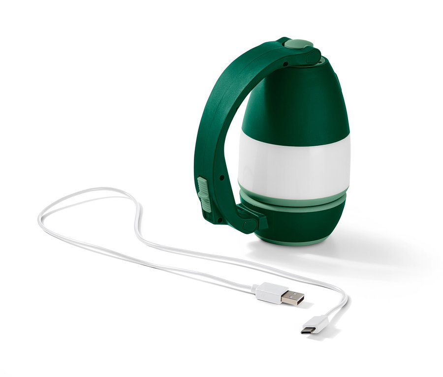 Eine grüne Multifunktions-Camping-Leuchte mit weißem Streifen und Ladekabel.