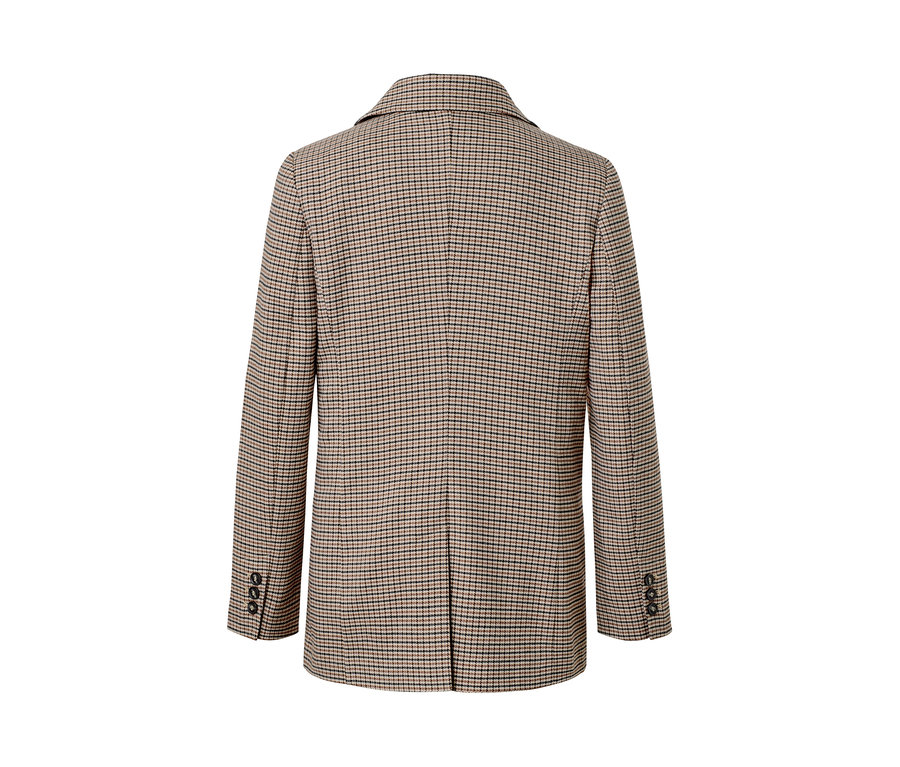 Detailansicht der Rückseite eines karierten Blazers.