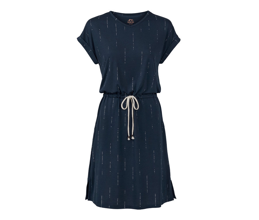 Dunkelblaues Outdoorkleid mit weißem Muster.