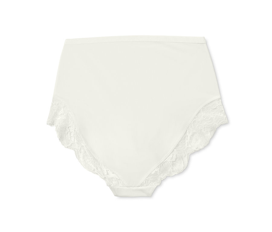 Eine cremefarbene Highwaist-Panty mit Spitze liegt auf einem weißen Hintergrund.