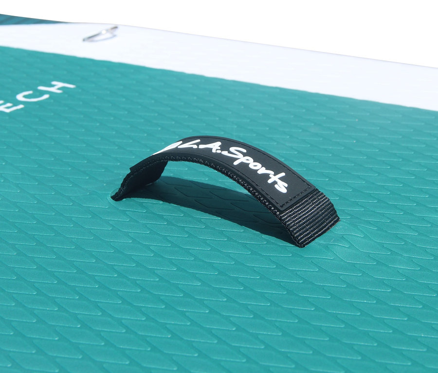 Detailaufnahme des Griffs auf einem blaugrünen SUP-Board »Devil«.