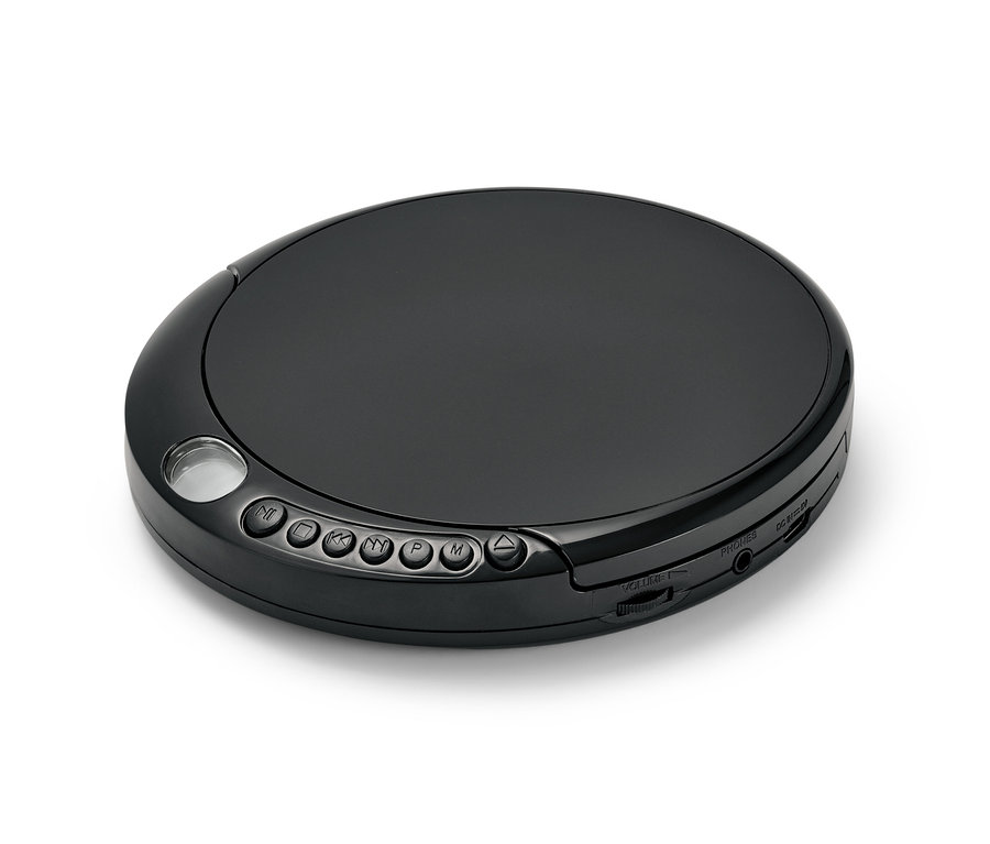 Schwarzer, tragbarer CD-Player auf weißem Hintergrund.