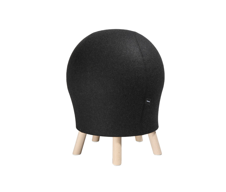 Ein Topstar Sitness »Alpine« Stuhl in Anthrazit mit Holzfüßen.