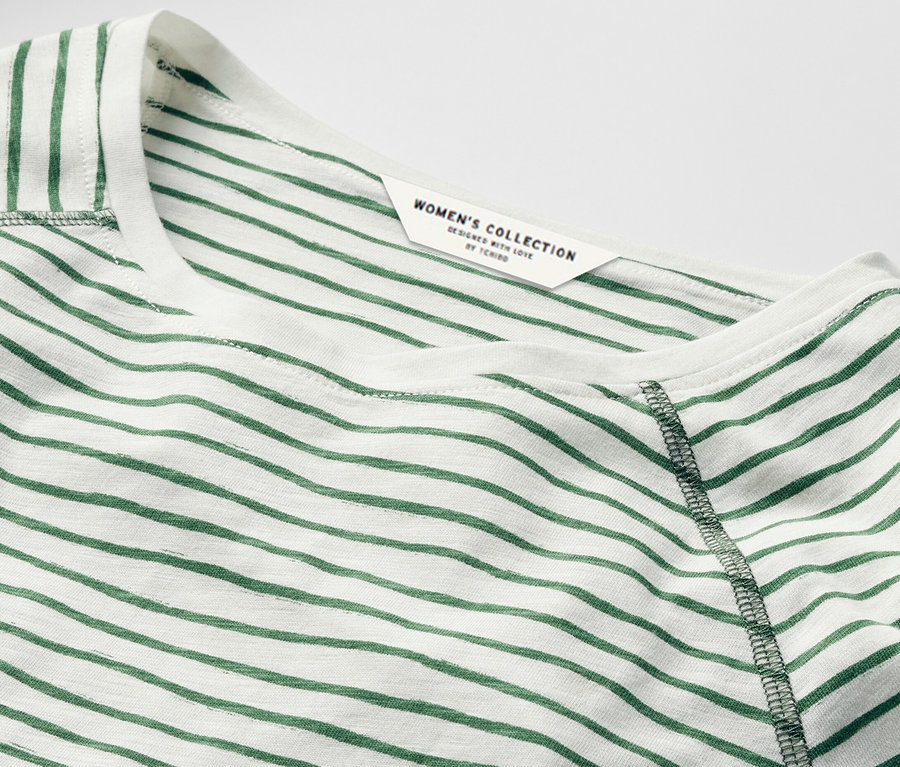 Detailansicht eines gestreiften Shirts mit 3/4-Arm.