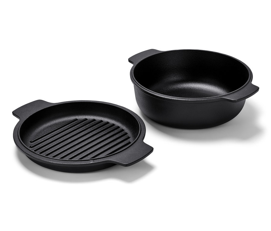 Schwarzer 2-in-1-Gusseisen-Bräter und -Pfanne.