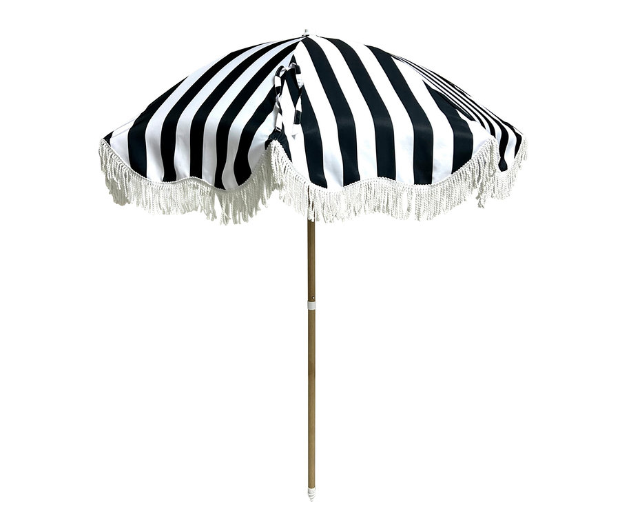 Gestreifter Leco Strand-Sonnenschirm mit Fransen.
