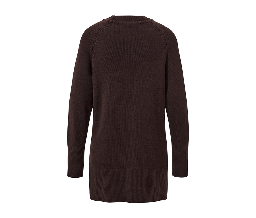 Dunkelbrauner langer Strickpullover von hinten.