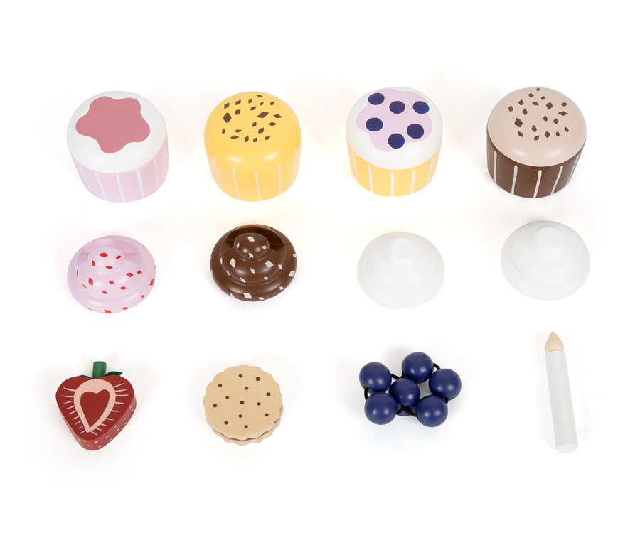 Hölzernes Spielzeug auf weißem Hintergrund, inklusive Cupcakes, Erdbeere, Keks und Kerze. small foot Cupcake Etagere »tasty«