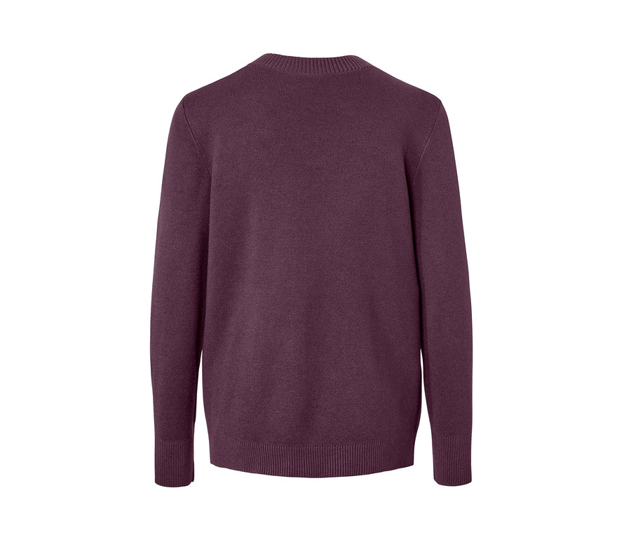 Detailansicht der Rückseite eines Strickpullovers.