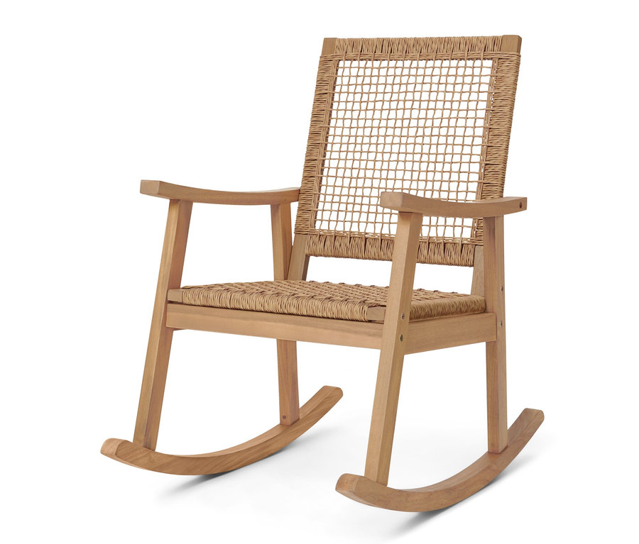 Schaukelsessel mit Polyrattangeflecht auf weißem Hintergrund.