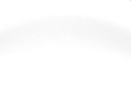 Schwarze Bluetooth-Kopfhörer mit Knochenleitung auf weißem Hintergrund.